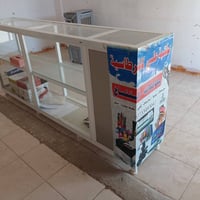 ميز للبيع تقريبا ارتفاع متر طول تقريبا 2 ونص سعرة 100 الف   0770931015...