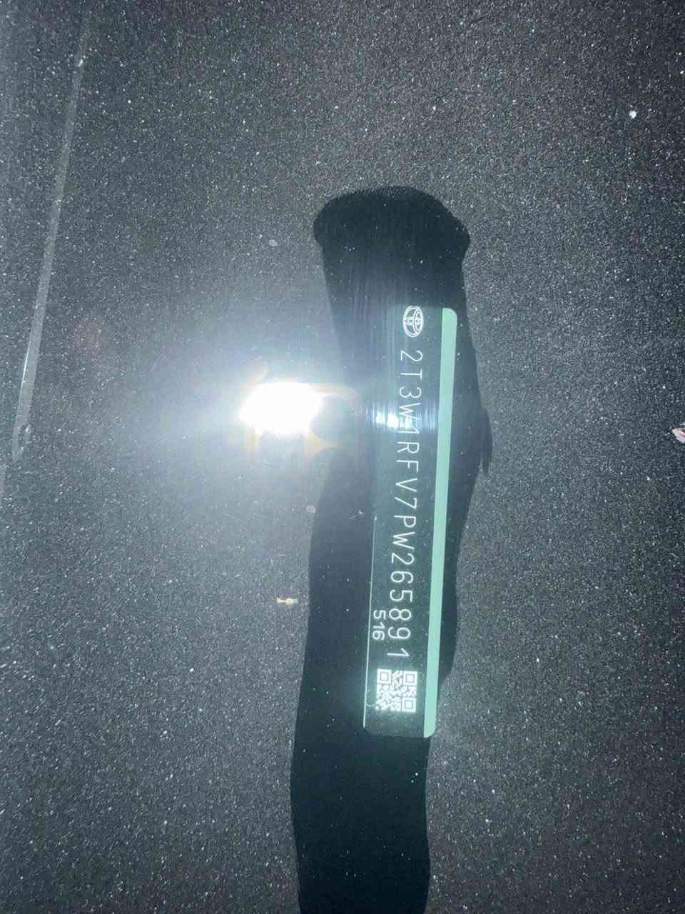 السلام عليكم
تويوتا راف فور ٢٠٢٣ للون سمنتي 
صور الحادث مرفقه مع الصور 
ماشيه ٨٠٠٠٠ كيلو 
الاستفسار 
***********
