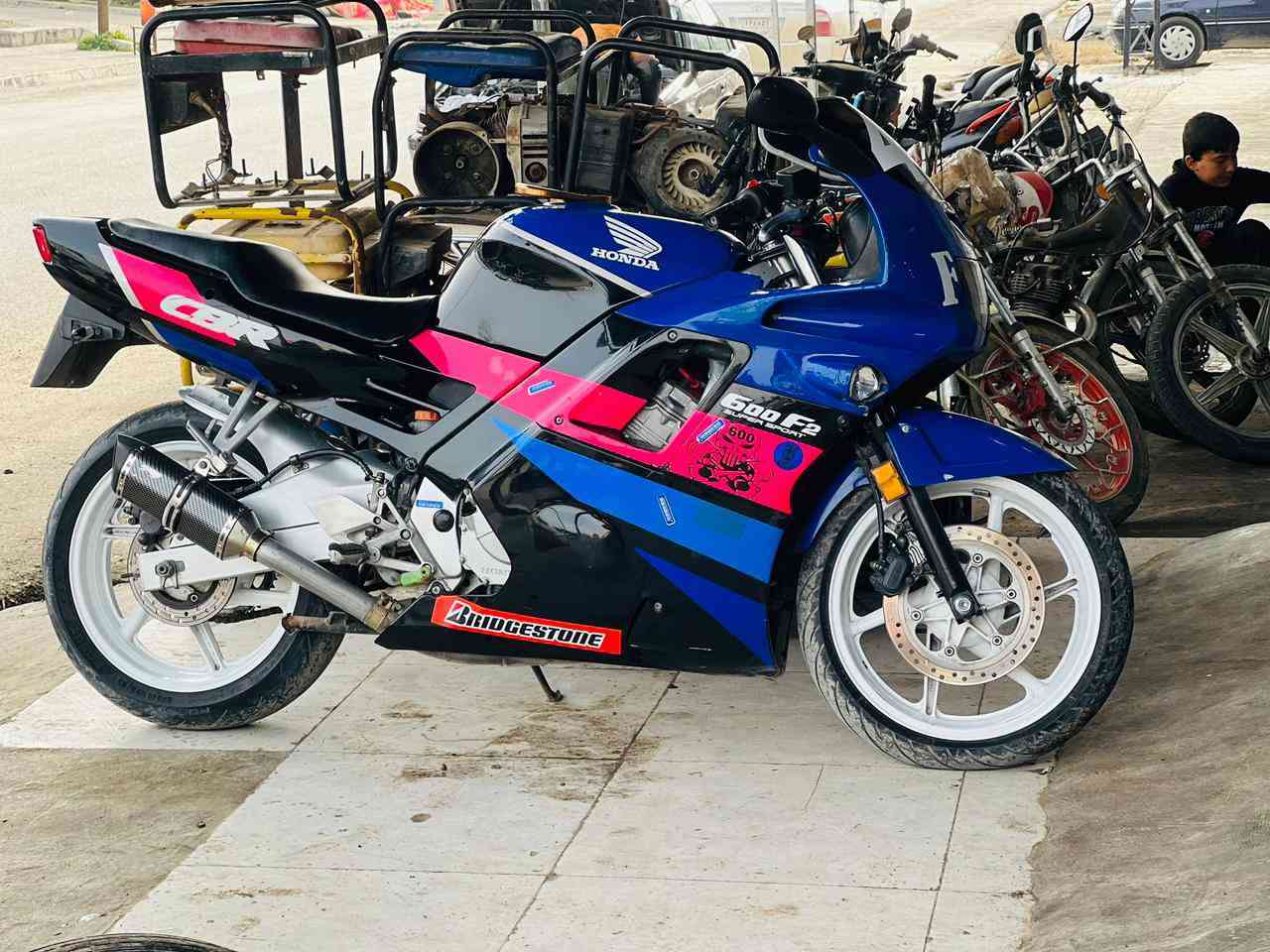 للبيع 
بطح 600F2
كير محرك شرط مامفتوح 
كفرات شرط لا لحيم ولا كسر بل شرط 
كهربائيّات كامل شغال 
كيج شغال 
حماوه طبيعي 
اوراق كامل 
منفيس كمرك كامل 
دراجه رمبه 
ماشاء الله 
 عليه ادامه 
السعر 17بي مجال


**إذا كنت صاحب هذا الإعلان وتريد حذفه لأي سبب، رجاءا أرسل رسالة إلى الدعم الفني**