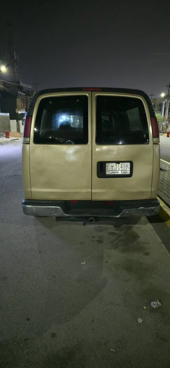 السلام عليكم
شيفرولية اكسبرس موديل 2000 

كلين تايتل بيها سمكرة قليلة 

السيارة نضيفة وتخبل بس داخليتها تعبانه يرادلها داخلية 

مكينتها گيرها كلهن فول ونضيفات 

سعرها 55 ورقة وبيها شوية مجال مستعجل على بيعتها 
 رقمي ***********

مكانها بصرة
