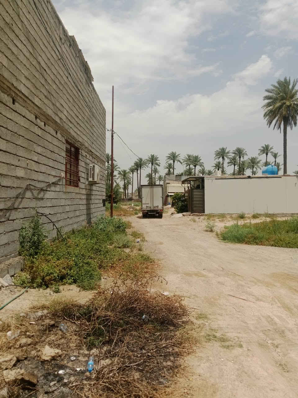السلام عليكم. قطعة ارض للبيع مساحتها ١٠٠ م كميرة قرب الجزيرة السياحية مقابيلها . شارع الجم.  فرعية. ثالث قطعة  سند ٢٥ مناصفة السعر ٢٠ وبيها مجال بسيط للاستفسار ***********
