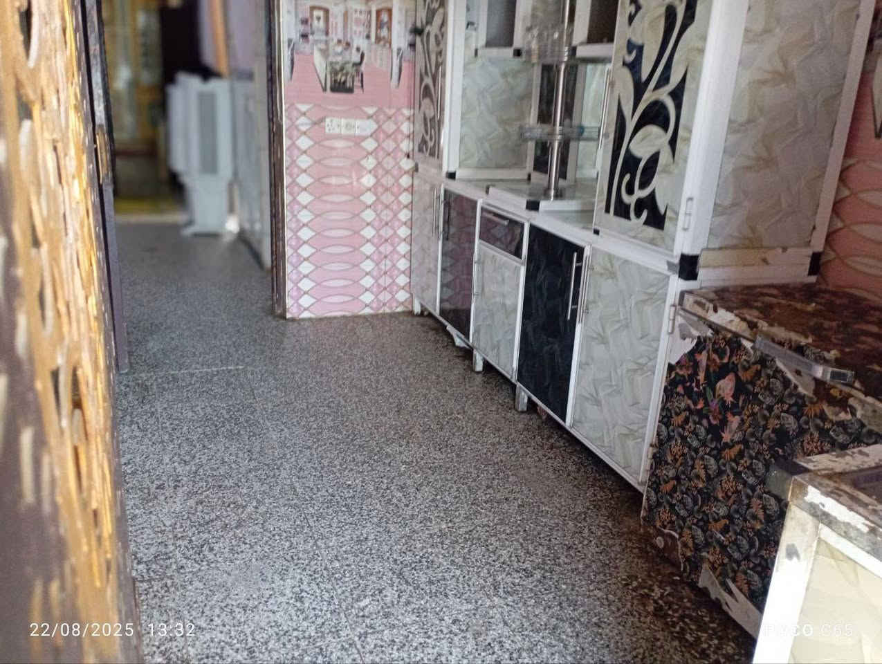 سلام عليكم بيت البيع زراعي مساحه/150//متر 
1لبيت يتكون من طابق واحد 2لبيت يتكون من استقبال وغرفة وصاله 3بناء حديث متكامل من كل مستلزمات ماء كهرباء تبليط/العنوان منطقة العكيلي قرب اسواق الفراشه داخل الفرع السعر 32وبيه مجال ***********
