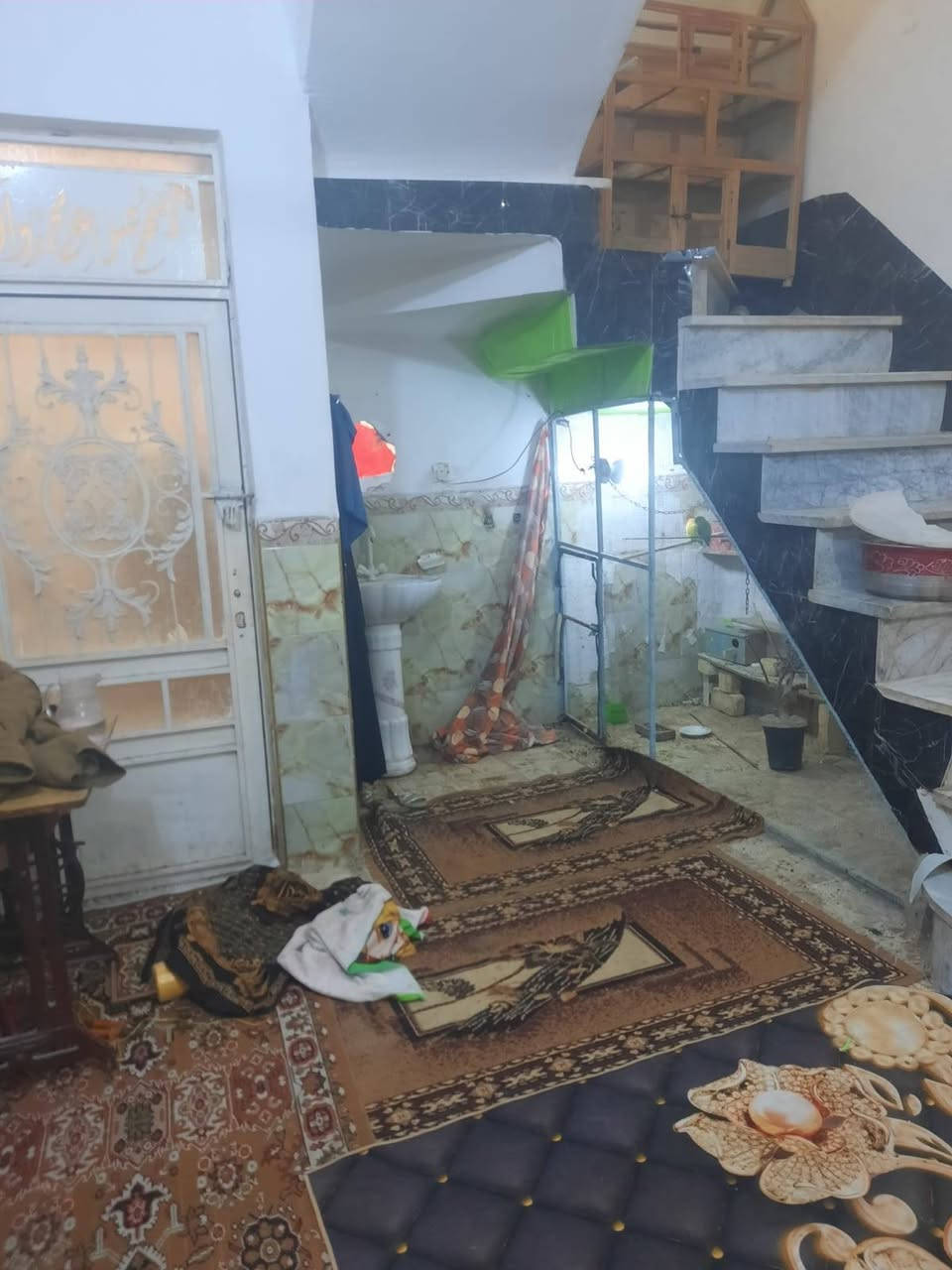 السلام عليكم بيت للبيع حي العسكري دوانم لازم المساحة ١٤٠ م قاطين القاط الثاني بعد ماكامل فقط غرفتين السعر ٧٥
***********
