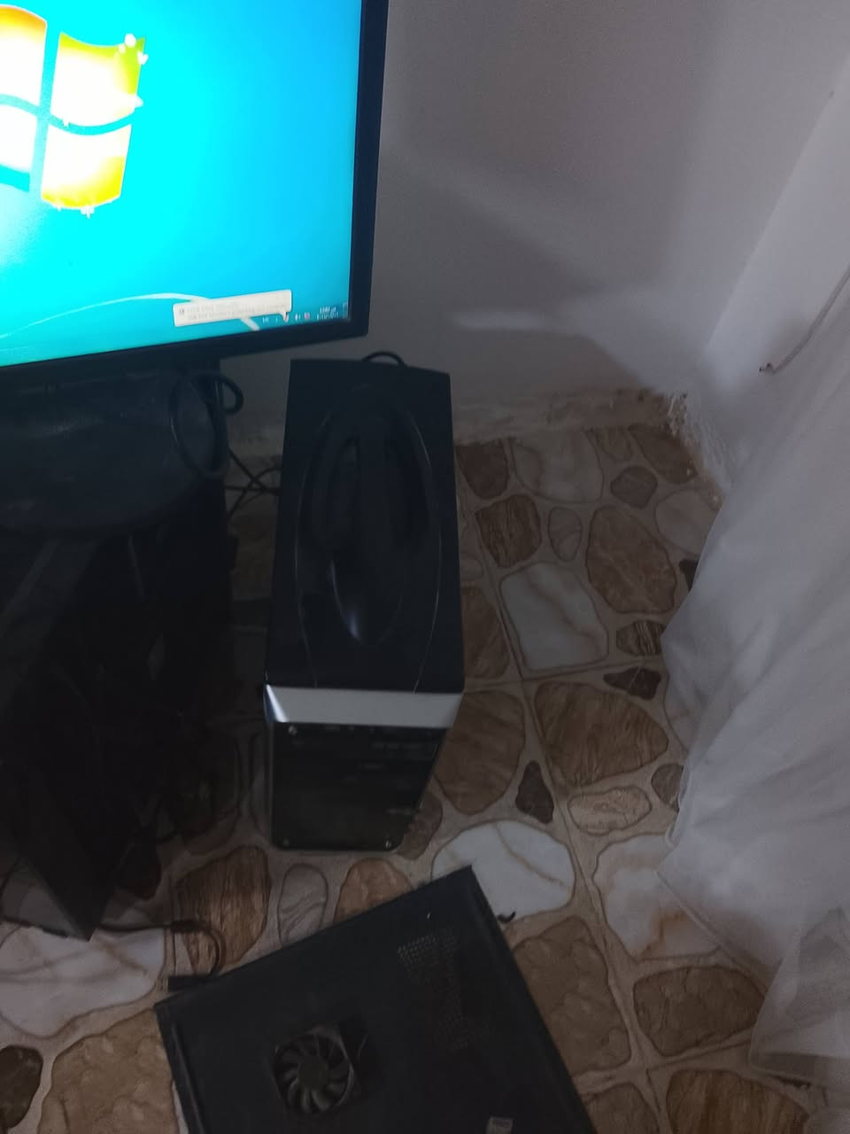للبيع 
حاسبه  كيس وشاشه 
للاستفسار 
***********
