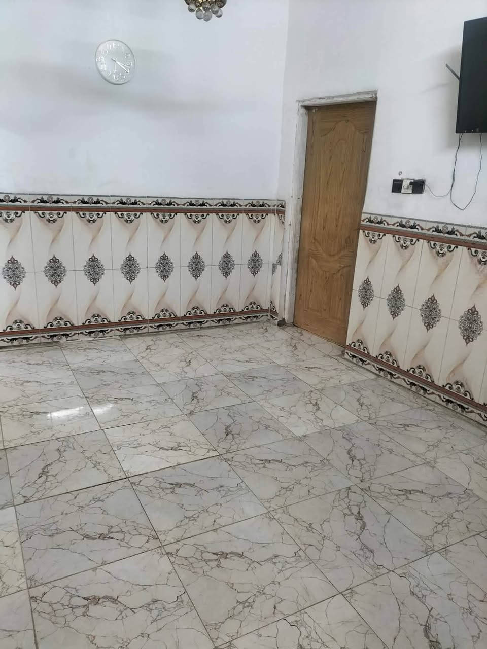 سلام عليكم بيت ‏المساحة 75 متر دولان 
‏مرتب وجاهز شارع المطار قرب أسواق فدك بسعر مناسب *********** وتساب
