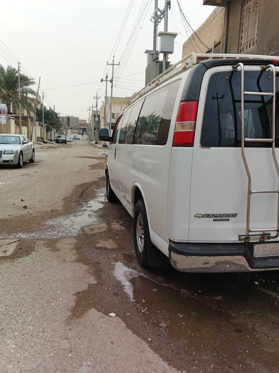 السلام عليكم سياره سفانه 
للبيع موديل 2009
مكينه 6100
كير 1000
السياره بتره
سياره حلوه ونضيف تبريد ثلج 
تخم تايرات برجستون جديد 
السياره جاهزه حداديه امامي خلفي نضيفه  
السعر 115وبيه مجال 
الاستفسار ***********
