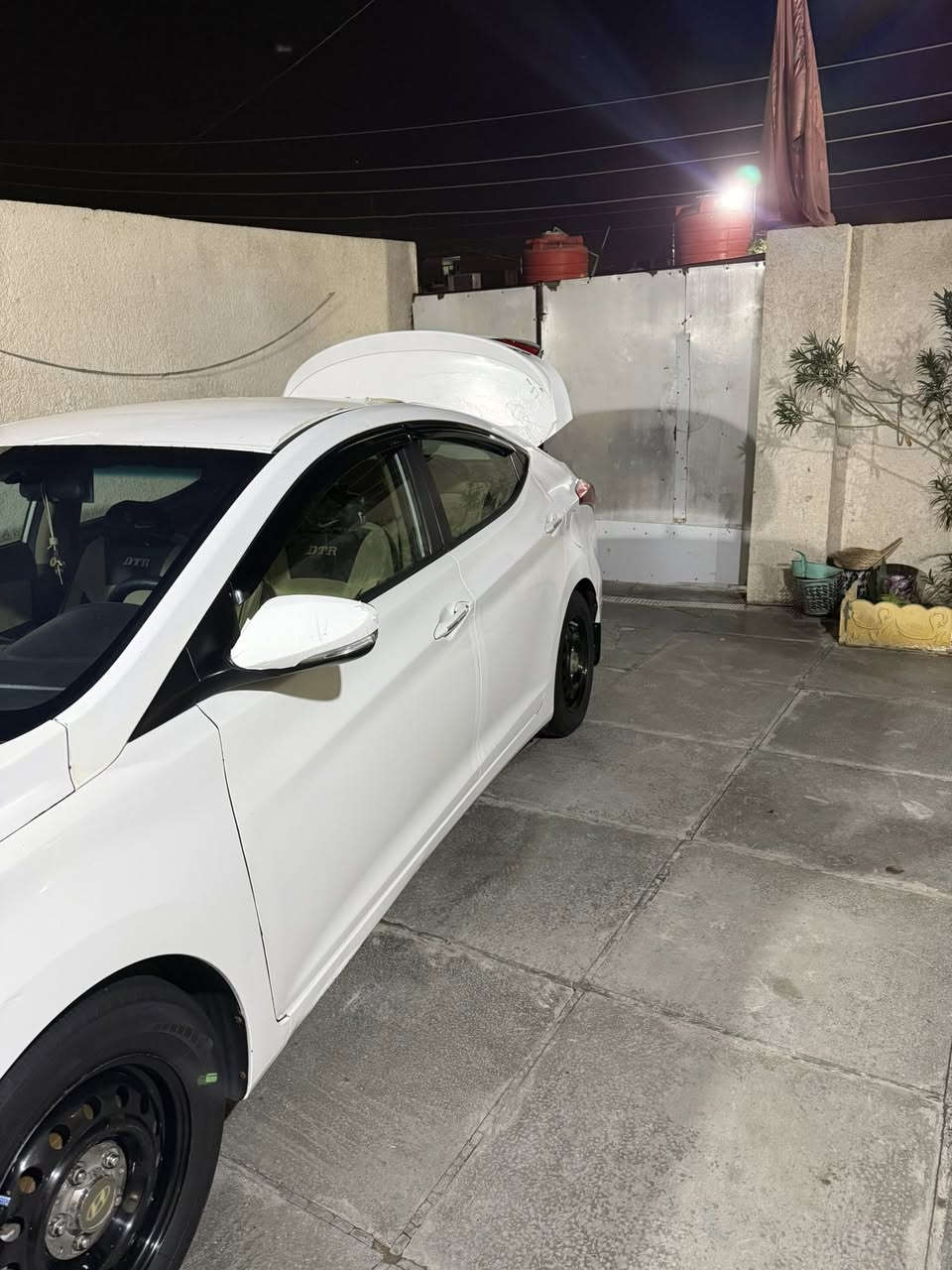 سلام عليكم البيع النتره البيع موديل 2013وارد أمريكي بيه ثلث قطع صبغ جاملاوبنيد  وباب  بدون دواخل ايرباكات سليمه سياره كلشي بيه جديد تخم تاير حداديه منضومه تبريد دواخل عسلي تحكم ستيرن جهتين شاشه تاب مكينه حجم 2000دوش بلاديه ما مفتوح بيه برغي كير عادي رقم بصره نكليزي بسمي تحويل ثاني يوم رقم الهاتف ***********غير متواجد عله الفيس السعر 100وبيه مجال قليل
