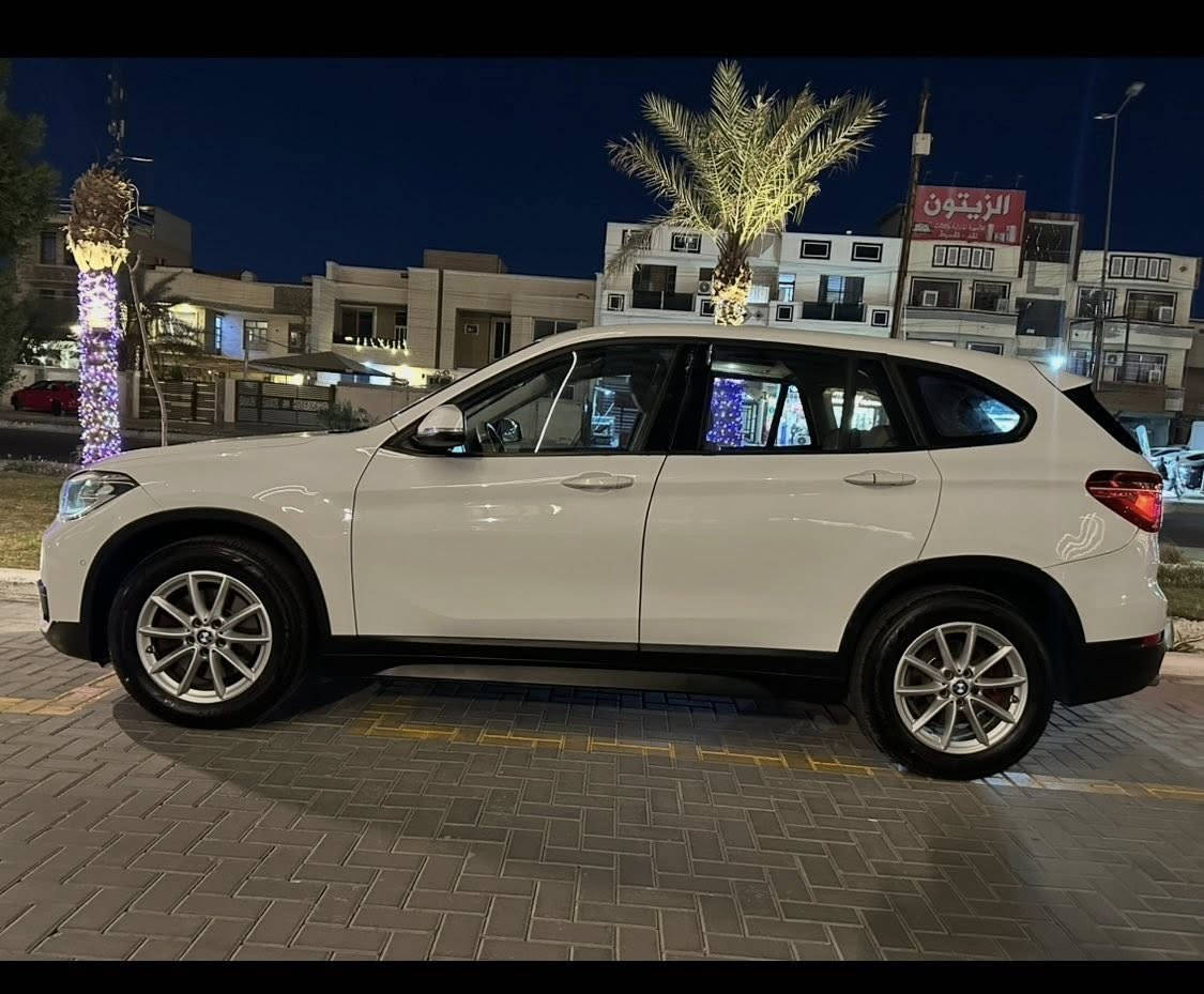 مرحبا حبايبي هاي BMW X1 خليجي السياره جديده جدا استعمال شخصي وقتصاديه وبرغي ما مفتوح بيهة عل وضع الشركه مكينه ٢٠٠٠تيربو احله مكينه المواصفات فول من عدا الفتحه يعني اهواي مواصفات وبسعر مناسب جدا بيهة شخط بل باب وجاملغ الخلفي وصبغتهن وعندي صور الشهط قبل لا اصبغ 
الموديل ٢٠١٩ المشي ١٠٠ الف الهاتف ***********
