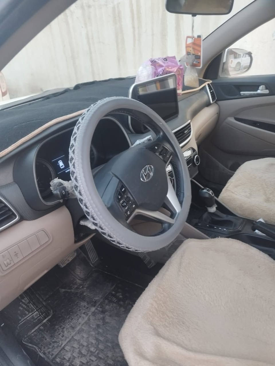 سلام عليكم سيارة توسان للبيع موديل 2020 مكينة 2000 دوش 
بدون قطرة صبغ سنوية بسمي لحد 2030 عنواني ديالى بعقوبة 
السعر 220 ورقة ***********
