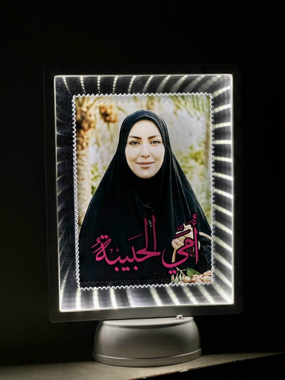 طابعة ابسون نوع l8050 قياس طبعتها A4 يعني 20x30 تطبع بدقة عالية جداً جداً مخصصة لطبع الصور والباجات العاج والاقراص مع ورق A4 + ورق 5x7 + ورق 4x6 + ورق جلدة للطبع على المحافض مع جهاز كبس الهويات الحراري قياس A4 اصلي من الدنمارك مع مرايات سحرية مراية صورية مثل ما موضح بالصور عدد 20 تقريباً مع محافض باجات عدد 8 تقريباً مع احبار للعلم الطابعة طبعتها قليلة جداً طابعة جديدة ونظيفة ابيعلك المشروع كامل تجي بس تنشر تروج وتبيع وبيها ربح خير من الله اذا عندك محل كلش يفيدنك الغراض واذا عندك بيت تكدر تفتحلك بيج وتبيع من البيت سعرهن 500 وبيهن مجال رقمي ***********