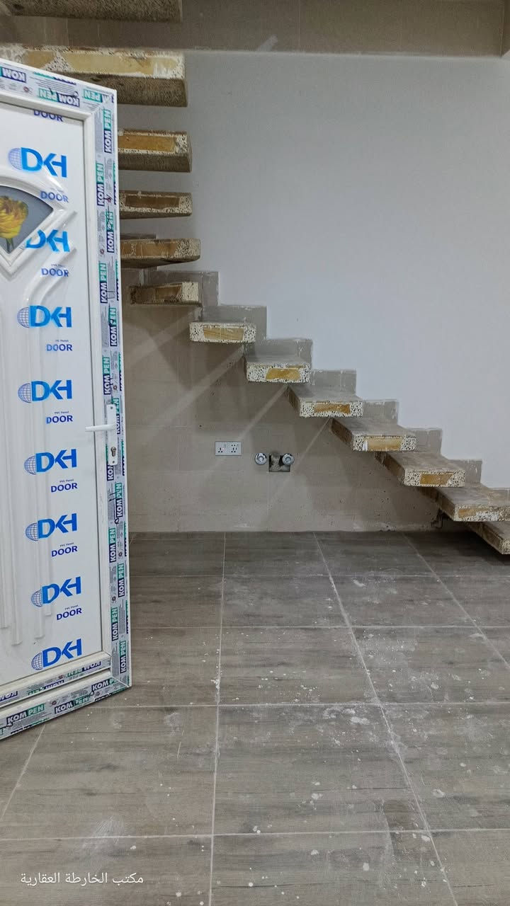 🏠
دار للأيجـــــــــــار #حديث_ماسكون
حــــي الطيـــــارة خلـــف مشــــروع المــــي قــــرب اســــواق ابـــو ليــــث
_________________

🧱🏗️ #الطــــــابـــق #الارضــــــي
غرفتيــــــــــن وصالـــــــــة وهـــــــــول ومطبـــــــــخ ومجمــــــــــــع صحيــــــــــات ..

🧱🏗️ #الطـــــــابـــــق #الثــــــــانـــــي
ثــــــلاث غـــــرف منـــــام ومجمـــــع صحيــــــات ومطبــــــخ وسطحيـــــن
_________________

____________💲
قيمــــة الأيجــــار وبـــــاقـــي التفــــاصيـــــل ع الاتصـــــال
____________💲
_________
#مكتـــــب
       🪐 الخــــارطــــة العقـــــاريــــة 🪐
#الكائـــــــــن
   فـــي ⇩ حـي_الطيـاره_شـارع_25_الـرئيســي_قــرب
_المــــدرس_حسيـــن_طيــــاره
0️⃣7️⃣8️⃣2️⃣5️⃣2️⃣1️⃣2️⃣5️⃣6️⃣5️⃣📲
___________________________________
_____________________________________________
