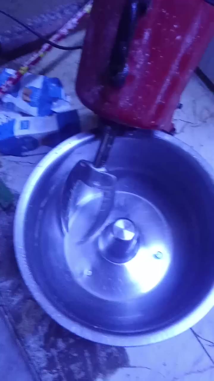 للبيع عجانه عجين وزن 10 كيلو ما مشتغله غير شهر واحد 
نضيفه و مرتبه 
مو شراي لا تعبني ولا تسئل 
شراي راسلني على هاذا الرقم بي واتساب او اتواصل وياي على صفحه الفيس بوك 
***********
