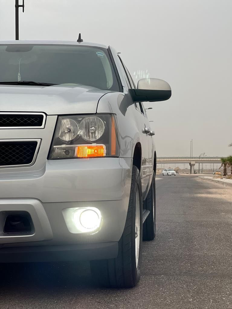 اقرة التفاصيل وتدلل
السلام عليكم 
تاهو 2012 وارد كندي
 السيارة نظيفة جدا استخدام شخصي 
السيارة رقم بصرة مشروع وطني 
مواصفات السيارة 
محرك حجم 5300 
داخل جلد اسود 
كراسي كهرباء 
تدفئة بالكشنات الاماميه 
فتحة سقف 
شاشه بالسقف اصليه 
شاشه بالدشبول 
كاميرا خلفية
حساس اطارات
سماعات من شركة بوس
حساس خلفي
نظام دفع رباعي 4*4 
ويل حجم 20 
تايرات برجستن 
تخم زنون عالي ناصي وبروجكتر
تحويل مباشر 
السيارة داخله كلين بدون حادث 
بيها طخة بالعراق بالباب الخلف السايق ومصلحه  
امانة الله السيارة كلش نظيفة وجاهزة 
مكان السيارة بغداد حي القاهرة 
السعر المطلوب 23500 دولار يعني 235 ورقه وبيها مجال بسيط جدا حك الجيه
للتواصل الاتصال على الرقم ***********
