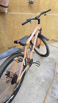 للبيع Mountain Bike نظيفة جدًا  لون مميز وجذاب يلفت النظر  سرعات Shima...