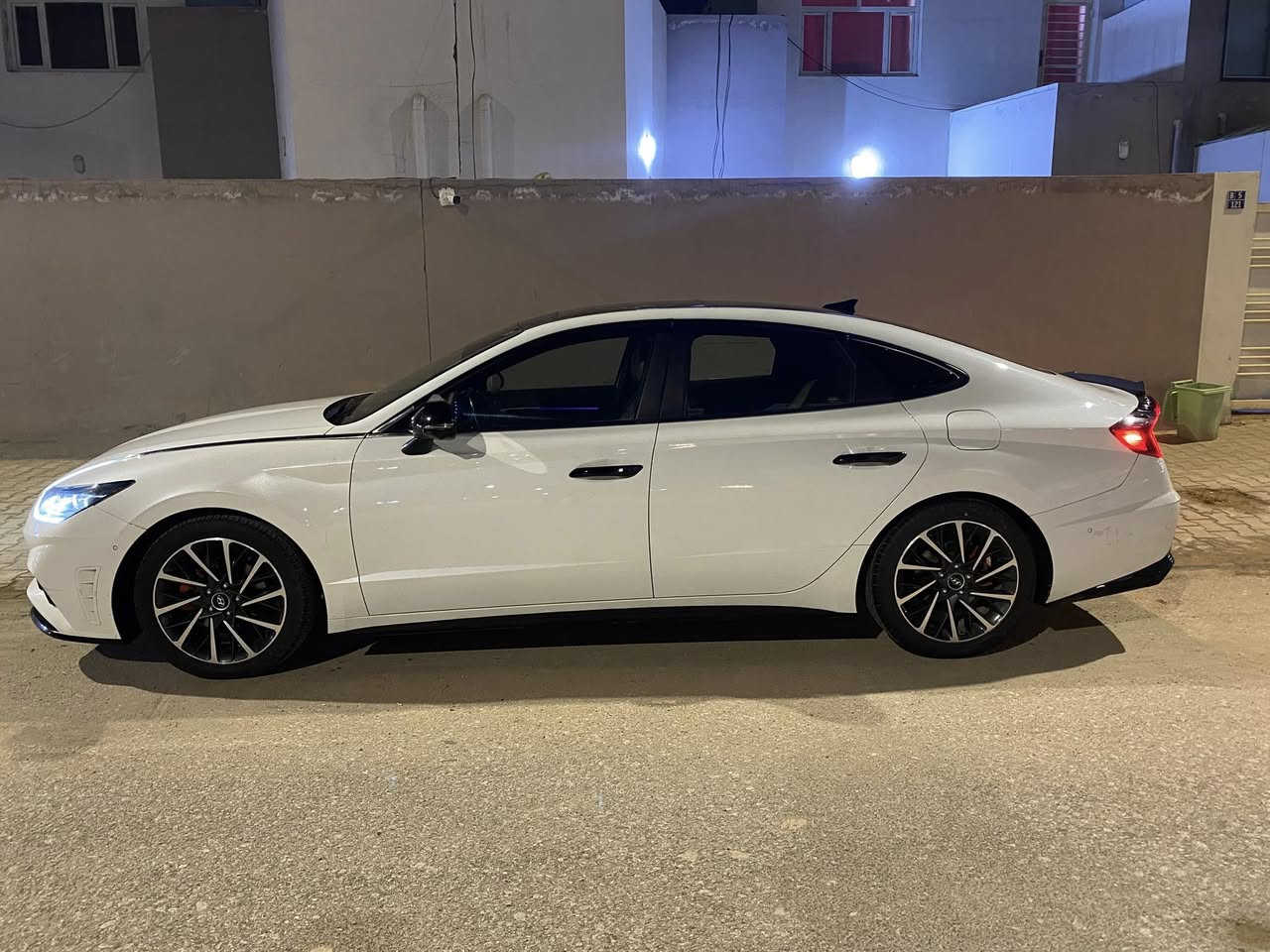 السلام عليكم

سوناتا  2020 لمتد فول 1/1
لون ابيض صدفي ودواخل  جلد عسلي

مواصفات معروفه كامله من كلشي
( اوتو بارك / حساس اجتياز جانبي / مري شفط/نقط عمياء / رادار/ اوتو ستوب/ كامرات ٣٦٠ درجه / شفتات بالسترين/ كشتات  والستيرن تدفئه تبريد / مساج / شحن واير ليس /كرسي السائق والراكب كهرباء /بنوراما /
السياره تتحرك على الريمونت)
وارد امريكي السياره نظيفه حيل وماناقصها شي 
رقمها بغداد
مكانها نجف
السعر 180$

للاستفسار هذا الرقم بي واتساب
***********
