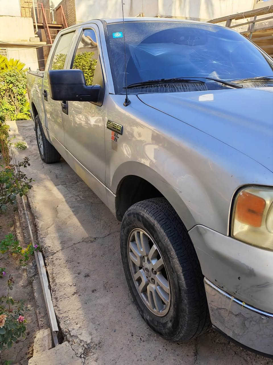 فورد f-150 موديل 2007 محرك 8 سلندر 5.4 السيارة خليجي وبيهه طخة جوة قبق البانزين ومصلحة 
دواخل مغلفة جلد السيارة نضيفه ونواقصهه كلش بسيطة تبريد ثلج رقمهه الدولي الجديد بأسمي سعرهة 100 ورقة وبيهه مجال مكان السيارة بغداد  للاستفسار:
***********
