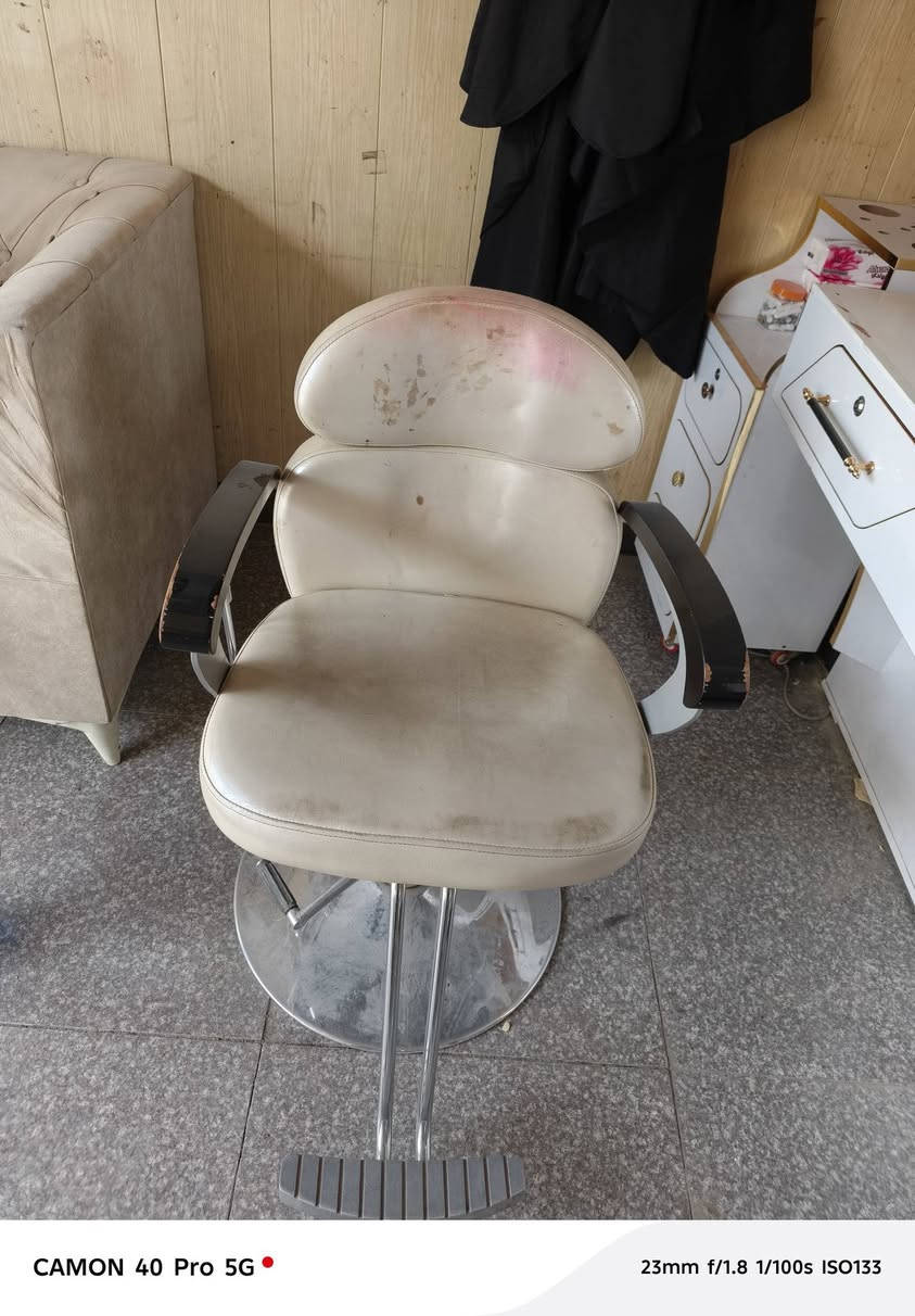 كراسي ثنين لبيع السعر الواحد 125. نضيفات كلش *********** وتساب
