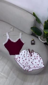 ملابس • للبيع • عرض