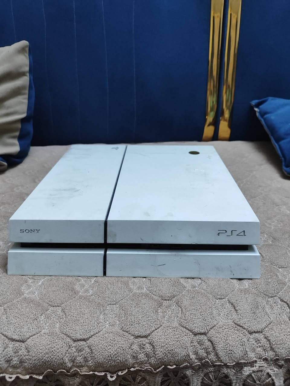 سلام عليكم بلي 4مهكر ما مفتوح مستعمل قليل مع يدات ثنين و يوبي اس سعر 325بي مجال حك الجيه ***********
