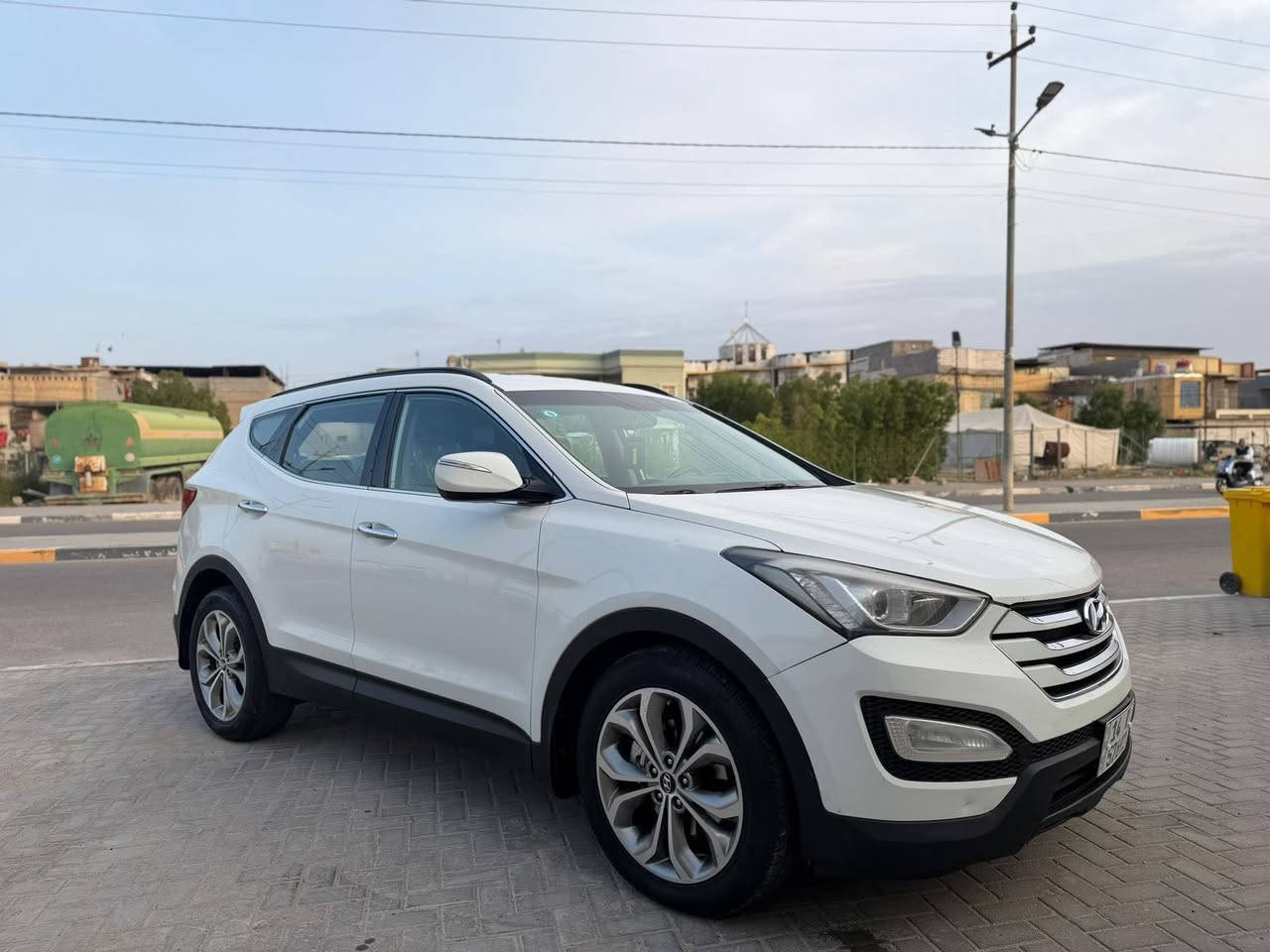 السلام عليكم 
سنتافي موديل 2014(خليجي
محرك 6 سلندر. 7 راكب. رقم بصره تحويل
سنويه وهزه ورقام جدد. جاهزه السياره تبريد كير محرك حداديه تخم تاير. مواصفاتها شاشه كامره حساس تحكم ستيرن. كشن كهربائي مرايات شفط يدات كروم. بك لايت لد (لايت لد)فول زنون 
مكاني بصره
شراي يخابر
***********
