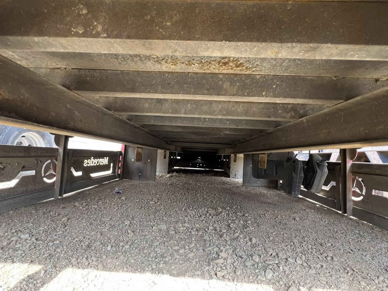 📢 للبيع: سطحية (بودي فلات) مرسيدس أتيكو 8 براغي
سطحية كاملة التجهيز، بحالة ممتازة وجاهزة للعمل مباشرة:
 النوع: مرسيدس أتيكو 8 براغي.
 القياسات: الطول 6.30 متر العرض 2.45 متر.
 المواصفات:

 المنظومة الكهربائية وخراطيم الهيدروليك كاملة 100
 أرضية جديد متينة ونظيفة جداً
💵 السعر: 30 ورقة
📍 الموقع: السليمانية
📞 
 ***********
 ***********
