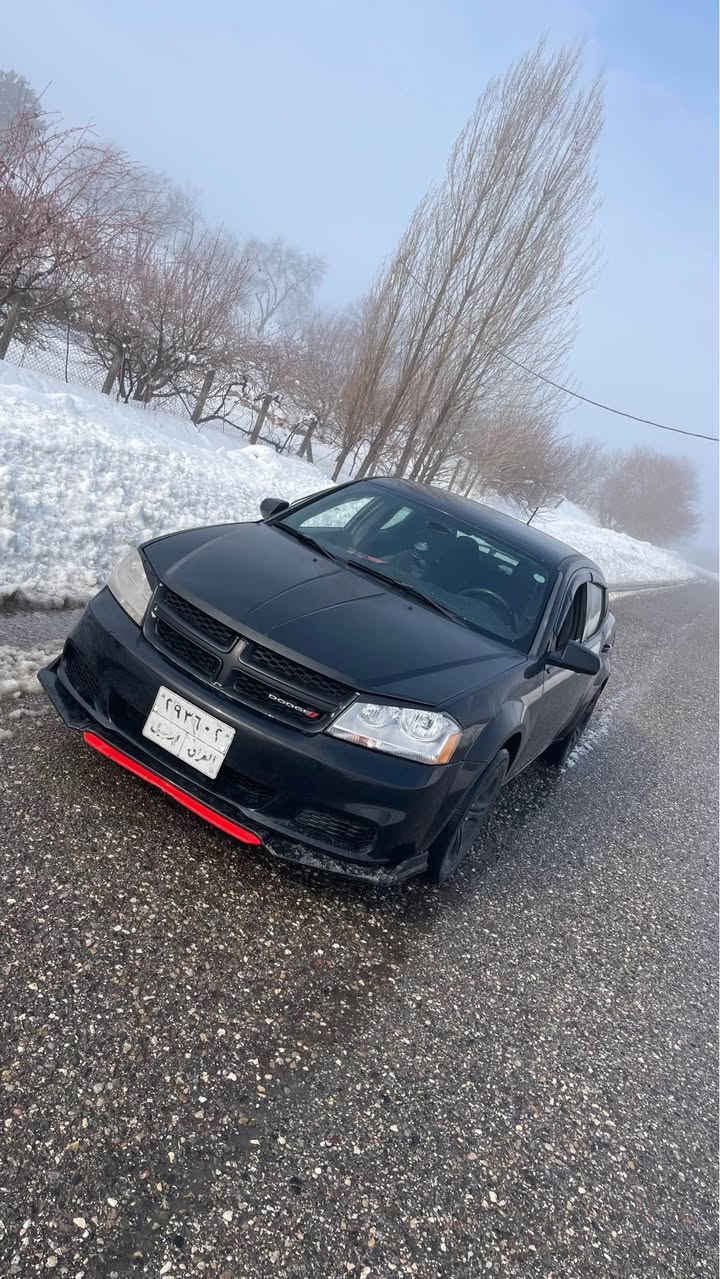 السلام عليكم  الوحش الامريكي 🇺🇸✈️
للبيع دوج أفنجر 2011
محرك 2400 – كير أوتوماتيك 6 نمر (المرغوب)
ماشيه 213 ألف ميل
السيارة كلش حلوة نصبتها ، مكينة وكير خير من الله سياره مال جناي وعله ايدي كهربائيات بلاديه انكر واطلع وين ماتريد ترايها الزاخو
صدر أمامي وخلفي جديد + مي اخضر وادامه كامله بيها تدفئه شغاله
السياره حلوه شبابيه وعائليه 
ناقصها فقط كمبريسر تبريد وشريط ستيرن الهورن
حادثها من أمريكا، الكير مبدّل 6 نمر وبلعراق بيها جاملغ وبنيد بدون دواخل 
رقم أربيل + تحويل مباشر، أني الوكيل الأول عدي وكاله ام الباركود بيها وأبصملك اني مباشر 

💰 السعر: 75 ورقة وبيها مجال بسيط او مراوس حسب القناعه 
📍 بغداد – الشعب
📞 ***********الشراي يتصل بغداد, العراق
