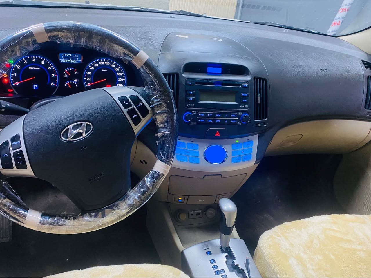 (((هـــــۆندا ئاڤــانتی)))
مـــــۆدێل (2009)
تـــــەبریت لــەمــــــس 
گــــێچ وەنەوشـــە و ئیکۆ
نـــــــاو زەرد و کوشـن هیتەر
تـــــوند و تۆڵی بەشەرت
پێش و پشت بەشەرت 
گێر و مەکینە بەشەرت
بــــێ  قــوپ بێ خـــایس
تــــــایە و ویلی نــــــوێ
کـــــــــامل مەسرەف کراوە
شـــــوێن(ڕانــــــــییە)
(((0751 507 8722 ))) Singapore
