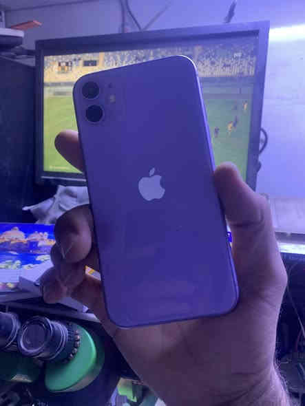 السلام عليكم ايفون ١١ عادي 
مبدل بورد و سمكارت متوقف 
السعر ١١٠ 
بغداد البلديات
***********
