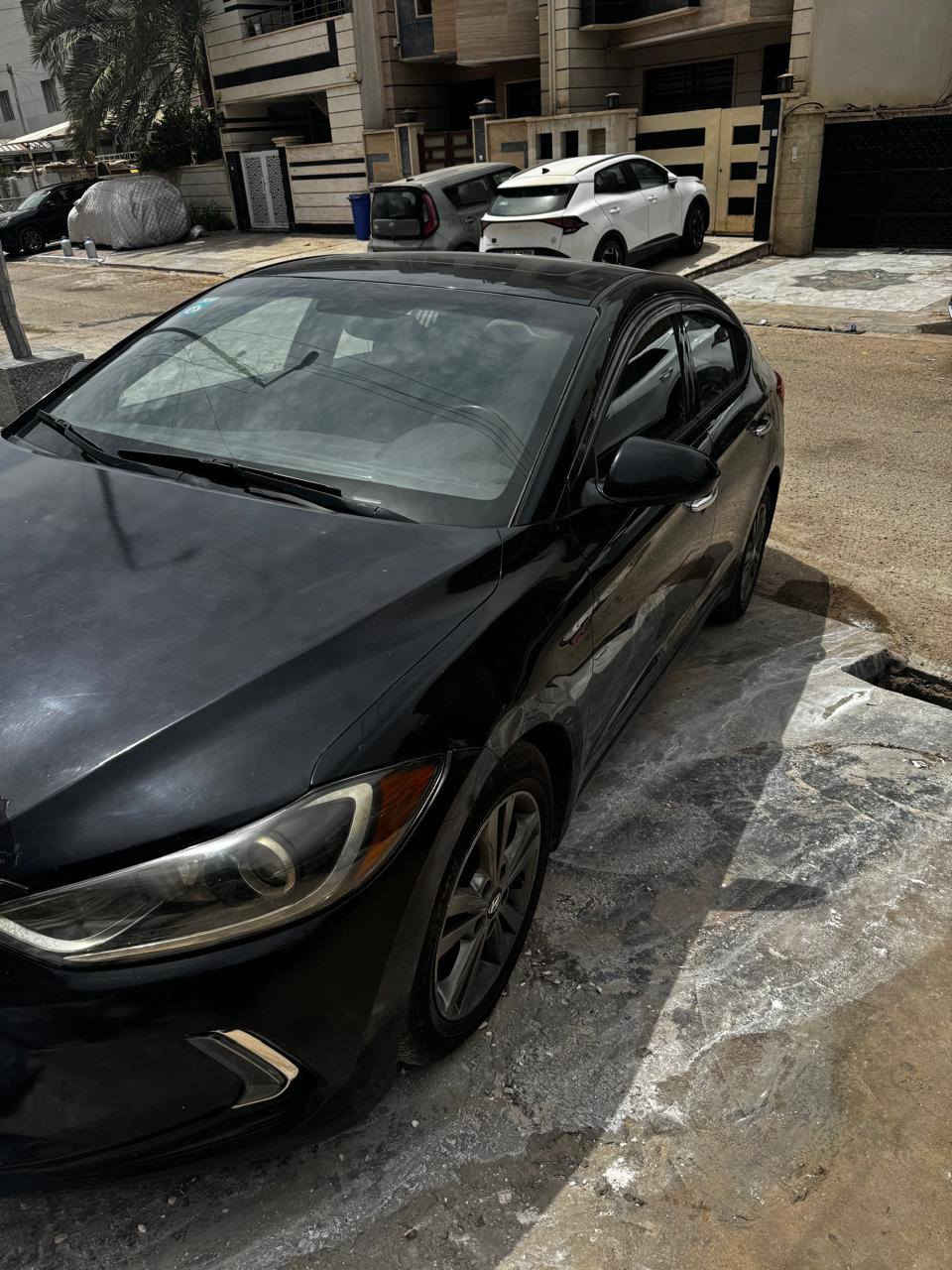 النترا ٢٠١٨ فول مواصفات فتحه وتحكم ستيرن وتلث انظمه قياده
مكينه ٢٠٠٠ دوش 
كير AT
ايرباكات سليمه
 
السياره نظيفه حيل ماشامه البانزين العادي  استخدام شخصي فقط 
السياره حادثهه مثل ماوضح بالصور فقط الدعاميه الخلفيه وشبر من الجاملغ الخلفي  السياره جان عليهه فابلون ابيض ع البنيد ومجرد وبيه جم شخط
السياره سعرهه ١٢٨ وبيه مجال 
الرقم ***********
