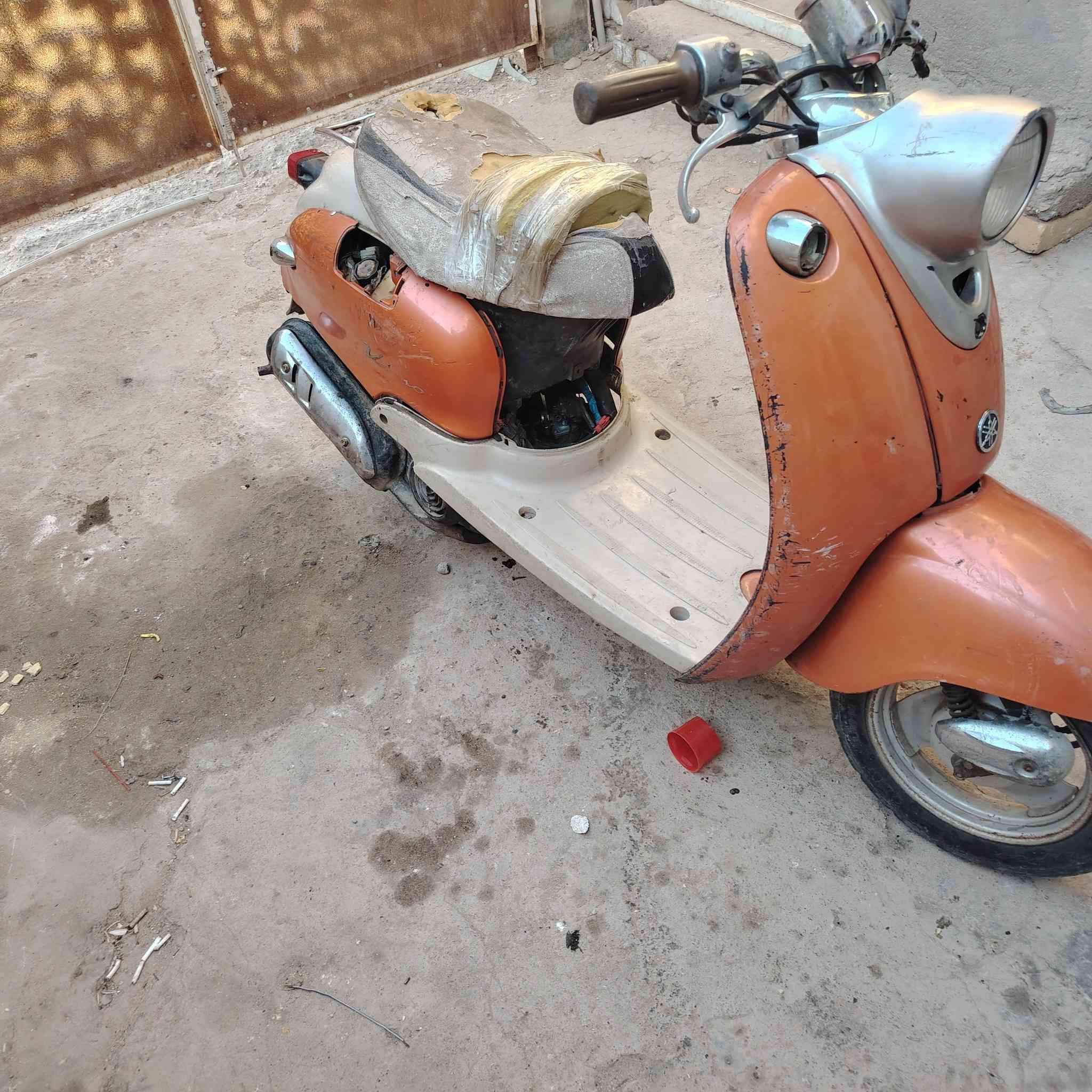 السلام عليكم. دراجه عبد الحليم دراجه شغاله بس تخربط ابيع كوم حديد سعر 100رقم ***********
