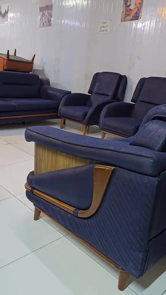 طقم قنفيات تركي (10 مقاعد) - نظافة ممتازة ✨
​السلام عليكم.. متوفر الآن هذا السيت التركي الأنيق والراقي، يتميز بالراحة التامة والمتانة العالية.
​المواصفات:
✅ سيت 10 مقاعد (2 قنفات كبيرة + 4 كراسي).
✅ النظافة: 95% (بحالة الوكالة).
✅ خشب وتصميم تركي أصلي ومريح جداً.
​السعر مناسب جداً للجادين.
📍 العنوان: بغداد - الدورة - شارع الكفاءات.
📞 للتواصل: ***********
