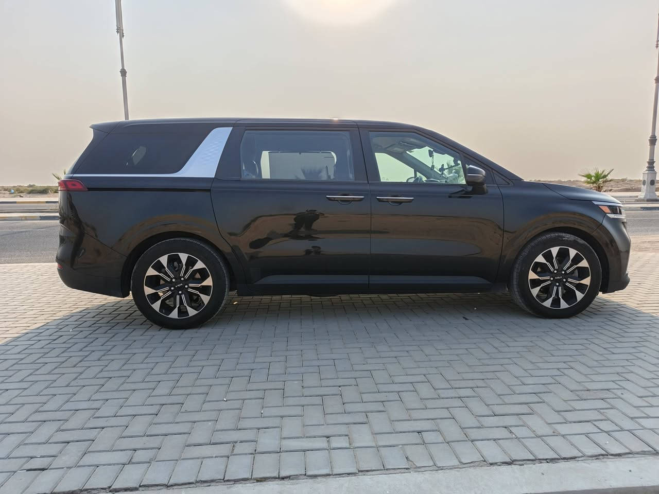 السلام عليكم عندي سيارة كيا كرنفال المديل 2022 السعر 258 دولار وبيها مجال *********** الشراي يتصل
