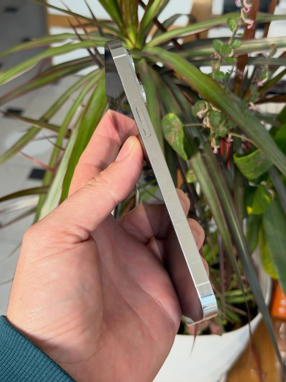 ايفون ١٤ برو ماكس  ذاكرة ٢٥٦ للحجز واتساب فقط ***********
