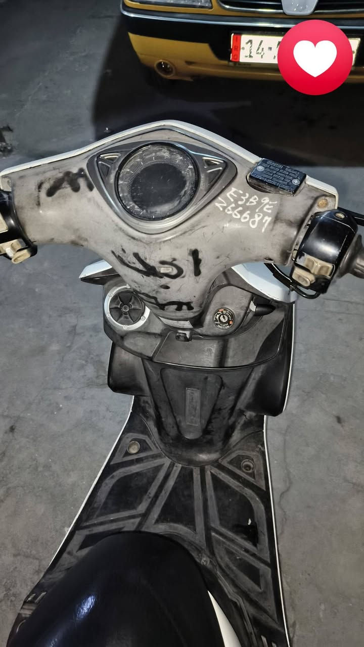 سلام عليكم ماكس مضلع مثل ما موضحه بالصور بالفيديو الدراجه بلاديه ماملعوب بيها بس التزويد عليها كزوز رياضي ويلات رياضيه تاخذها بس اخذ منك الكزوز والوياله وانطي البلاديات الدراجه نوزل مو كابريته كلشي شغال بيها عداد الكتروني اشاير لايت زنون عليها سلف كلشي شغال ورايدها ب 950وبيها مجال مكاني البصره رقم الهاتف ***********
