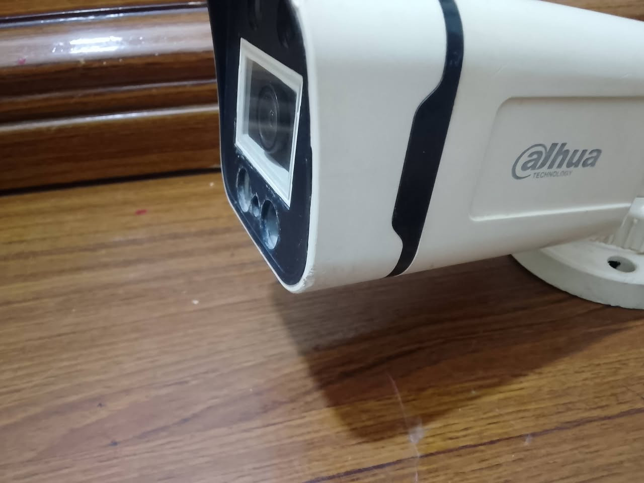 البيع كامرات العدد 4 للبيع فول وضوحHD 
***********
