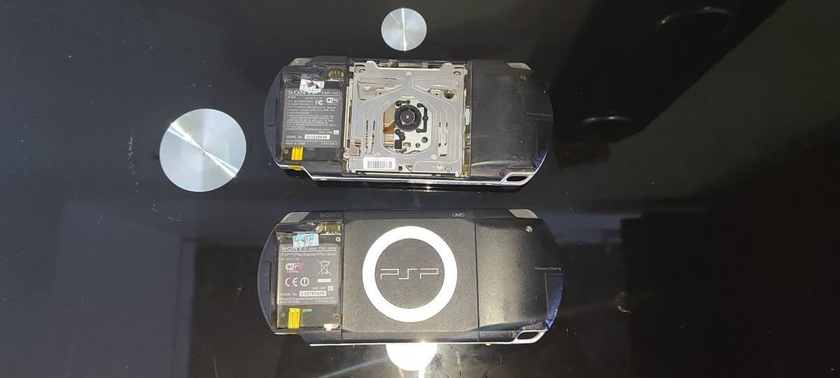 Psp 1000 قطعتين
شغالين كنضام لكن:
الشاشتين بيهم خطوط
ثنينهم ازرار الاكشن ما تشتغل
والانالوج كذلك
اما الباقي شغال 
السعر: 40الف مع توصيل قفل 
للتواصل: ***********
او علق علمود ادخلك خاص
