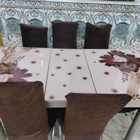 طاولة طعام • قابلة للتمديد • ضرر بكراسين