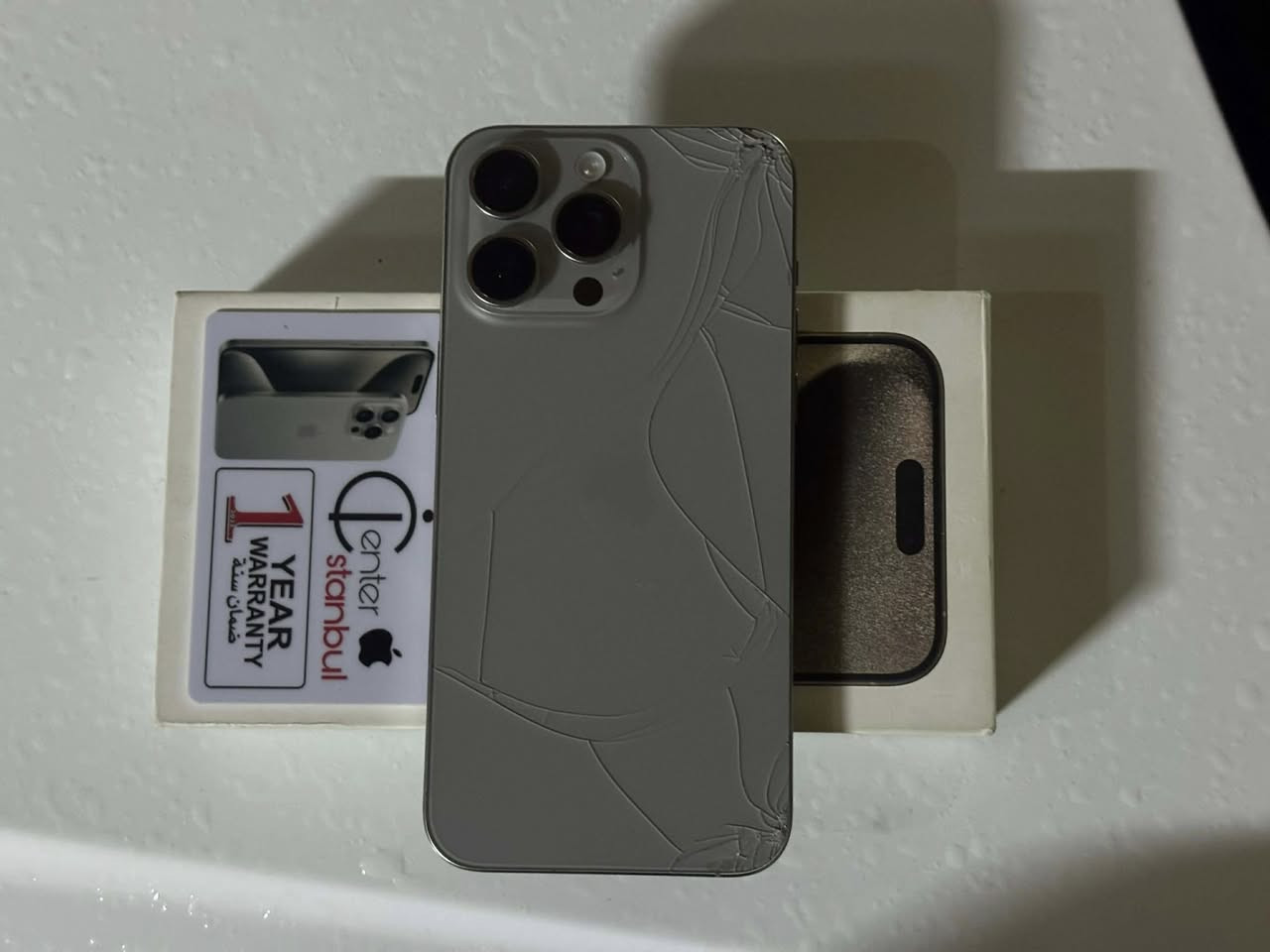 ١٥ برو ماكس 
٢٥٦ ب٨٥ دبل سيم
مامفتوح ومايعبر هوا 
***********
