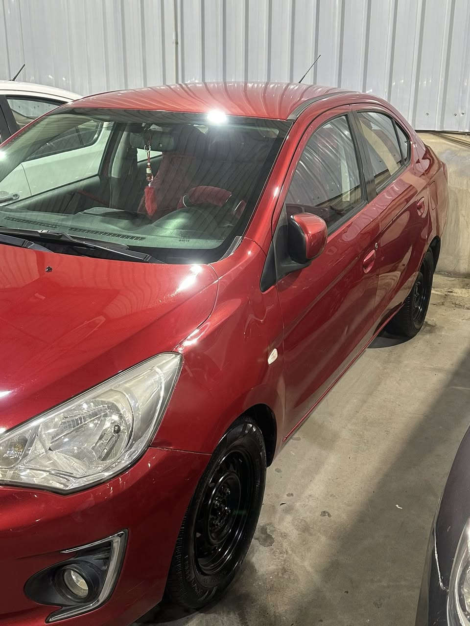 عندي ميراج
موديل2017
سياره ممكفول بدون سبغ  بيها بارد شوي
ارباگ بس سوكان 
سياره رقم سنويه جديد
و سعرها ٨٥بيها مجال قليل
رقم شمالي رقم سليمانيه
مكان اربيل
واتساپ***********
