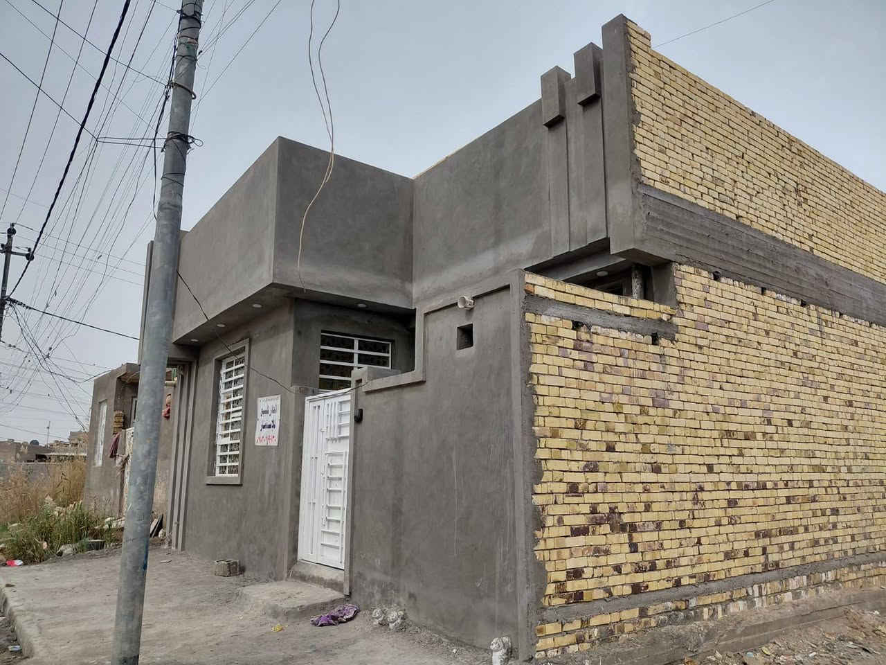 يالله
بيت طابو صرف للبيع المساحة 100 مربع  واجها 10 
للبيت طابقين يحتوي ع غرفتيت +ستقبال 
+صاله +صحيات داخل وخارج مناور 
البناء حديث بعده محد ساكن بي يعني لبيت زيروو
صوب بني ركاب بشويلي وجها ع منطقت شياع 
 بضبط يم شنايدر  
سعره 115 وبي مجال  الشراي  لبيت تحفه 
*********** واتساب  صادق
