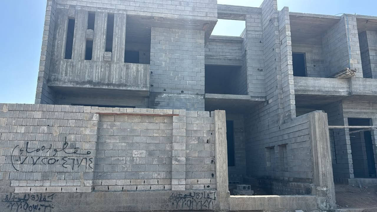 هيكل للبيع 
طابقين بناء حديث 
مساحة ٢٠٠م
موقع حي بدر قرب مدرسة شهيد عباس
السعر ٦٥وبي مجال
للاستفسار ***********
