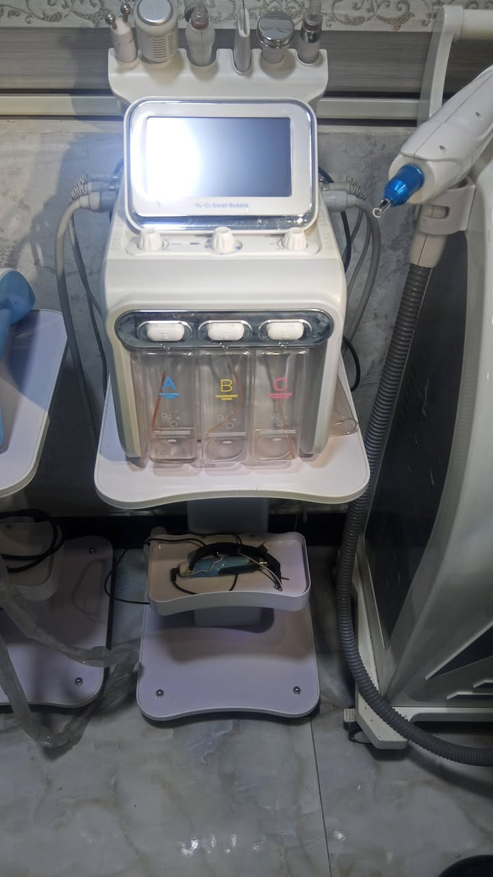 عيادة تجميل للبيع أجهزة حديثة أصدار(2023-2024) مستعملة قليل جداً وبأسعار مناسبة جداً 
ملحقات: 
1-جهاز تكسير الشحوم (كرايو) تكسير الشحوم بالتجميد
2-جهاز ليزر ثلجي
3-جهاز اوكسجينو لتبييض المناطق الداكنة
4-جهاز حقن الميزو
5-جهاز كاشف

للأستفسار: ***********
