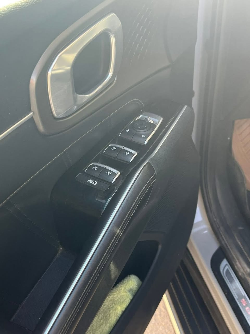 السلام عليكم
سورنتو 2022 sx pristeg 
2500 توربو اربعة سلندر
٧ اراكب
رقم بغداد
لون اسمنتي 
ماشية 84219 (كيلو متر)
حادث السيارة دعامية فقطط وشبرر بارد بل جاملغ من يم المازدة
كما موضح بالصور 
مواصفات السيارة؛
داخل اسود 
كشنات منفصلة 🛑
قطعتين تبريد 
صندوك كهرباء 
جام اوتو ٤ جامات 
بانوراما 
مداخل شحن يو اس بي بالكشنات و الكشنات الخلفية و يم الكير 
كشنات تدفئة 
حساسات امامي خلفي
كامرة خلفية 
رادار امامي خلفي 
نقطة عمياء جانبية 
توقف ذاتي للطوارء 
اوتو هولد 
هاند بريك كهرباء
تثبيت مسار + تحديد مسار 
هزاز بريك ستيرن كشن للرادار 
شاشة عطلات 
شاشة جبيرة 
تحكمات ستيرن كاملة 
رادار مثبت سرعة 
اوتو كار بلي 
ابل كار بلي 
وبعد هواي مواصفات خير بيها 
سعر السيارة 23,800 وبيها مجال 
المكان : الاعظمية سبع ابكار 
***********
