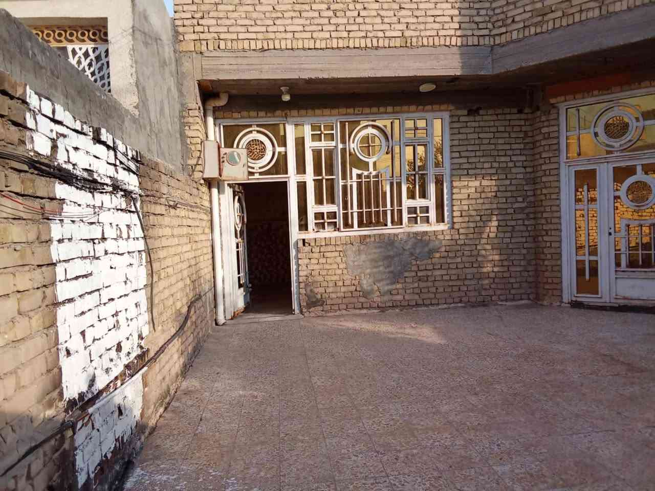 الكوت :
بيت مساحته 250م في حي الجامعه نهاية شارع محطة الغاز طابق واحد متكون من غرفتين وهول واستقبال ومطبخ وصحيات داخليه وخارجيه وكراج وحديقه وبيتونه وستاره بناء حديث بصف الركن عرض الشارع 10م خدمات كامله فول بقية التفاصيل يم صاحبه السعر 160 مليون وبيه مجال .
.


**إذا كنت صاحب هذا الإعلان وتريد حذفه لأي سبب، رجاءا أرسل رسالة إلى الدعم الفني**