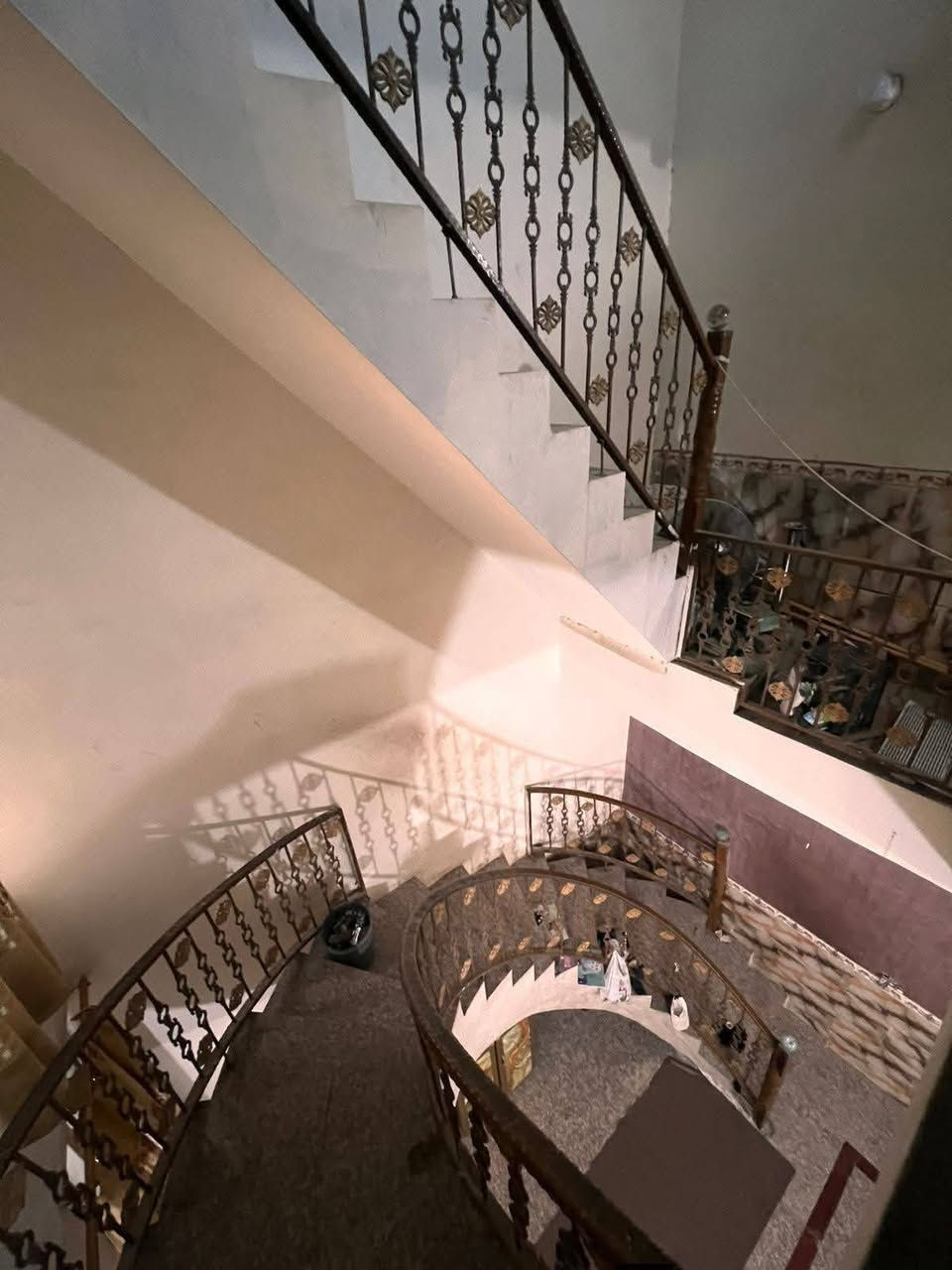 #دار_للبيع تجاري الوارد-15-مليون 
بناء حديث كونكريت مسلح
العنوان : شارع سالم مقابل مدرسه الرساله 
المساحه : 200 متر الواجهه 10
✨بيع او مراوس ✨
يحتوي على غرفه عدد 2
صالة  
استقبال 
مطبخ
صحيات عدد 3

————————
#نستقبل_جميع_عروضكم
———————————————————
🔺#للاستفسار مراسله واتساب ع الرقم التالي 

 ***********  📲
*********** 📲
—————————————————————
او زيارة مكتبنا 
🔺مكتب رسول الناصري للعقارات 
🔺العنوان:-شارع ستين مقابل صيدليه كبسوله
