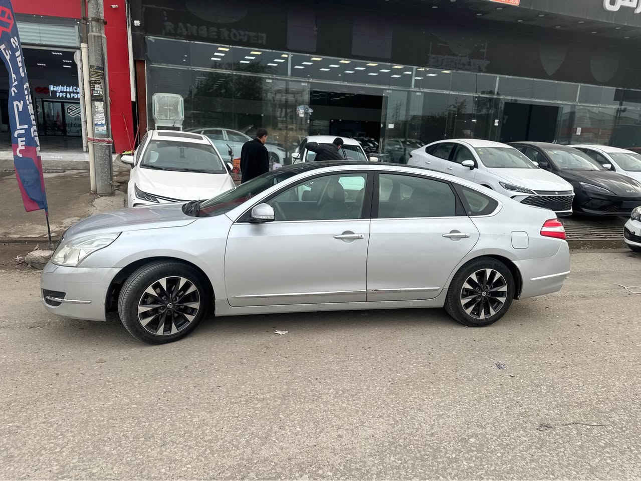 نیسان تیانا ٢٠١٠ 
سەیارەکە V6 مەکینە گەورەیە 
پانۆڕاما ، بەسمە ، کوشن کارەبا ، کوشن خەزن ، کوشن سارد و گەرم ، کوشن جلد ، لایت زینۆن ، ئاوێنە شەفت و ئاوێنە ئیشاڕەیە ، تەبرید مەرکەزی ، 
سەیارەکە مەکینەی تەعمیر کراوەتەوە بەڵام گێڕ و مەکینەی بێ کێشەیە 
ڕەقەم دهۆکە 
دوو  جێی تەحدیلە و سەیارەکە تەزرە لێی داوە 
باقی سەیارەکە سبوغ و لێدرانی نییە 

بۆ پەیوەندی ؛ *********** أربيل, العراق
