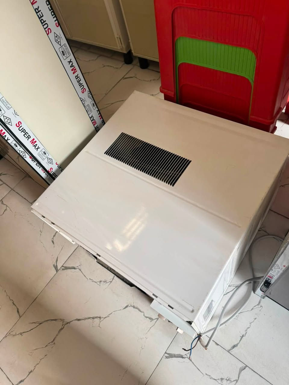 جبسون الحافض الوادي كلهن جدد شهرين مشتغلات فقط والسعر ابلاش لحكووووو والواحد سعره بالسوك 550 كلهن طنين ابلاش
 250 الف الواحد *********** واتساب سيد علي الصافي
