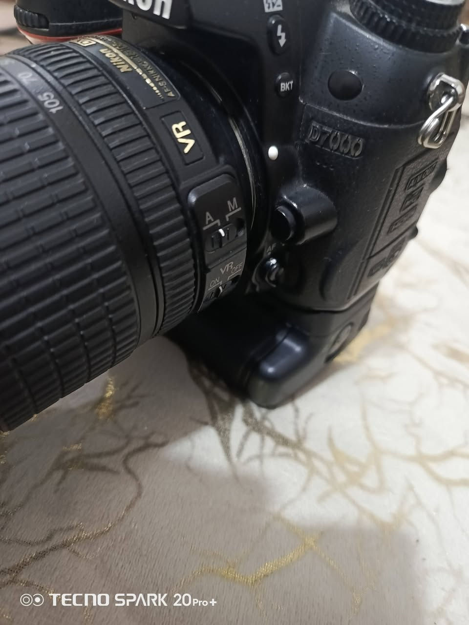 كاميرا نيكون Nikon D7000 للبيع 📸
نظافة الكاميرا 99%
من أقوى الكاميرات اللي يرغبها المصورين
جودة عالية جداً وأداء قوي كلش كاميرا اعتمادية بالتصوير.
الحالة:
شبه جديدة  نظافة 99% ✨
الملحقات:
عدسة 18-105 VR
🔋 بطاريات أصلية
🔌 شاحن أصلي
🔌 كيبل شحن
📷 كريب جديد Logo
🚚 توصيل لكل المحافظات
🛡 ضمان على الفحص
للحجز أو الاستفسار راسلنا على الخاص.


**إذا كنت صاحب هذا الإعلان وتريد حذفه لأي سبب، رجاءا أرسل رسالة إلى الدعم الفني**