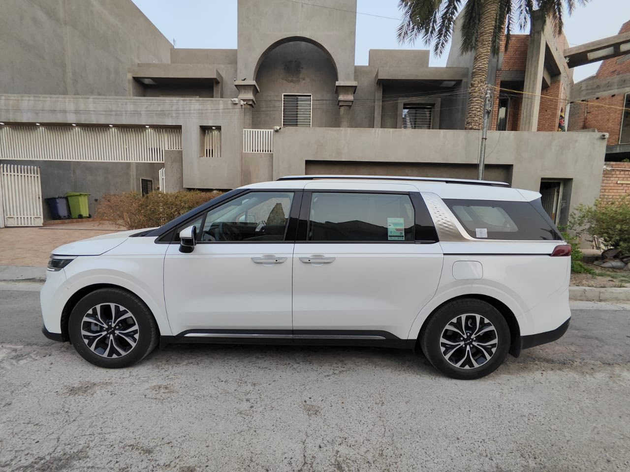 السلام عليكم

كرنفال 2024وكاله الدوليه 

1- تحكم بالستيرن
8راككب 
2- حساسات امامي خلفي
(بردات خلفيه )
3- حجم المكينة V6 3500
4-رقم بغداد 
5- شاشة متصلة
6- كامرات خلفيه 
7- بصمة
9- تشغيل عن بعد
10- بيبان كهربائي
11- لاياتات لد
12- لايت زنون
13- اشاير بالمرأة
15- ثلاثة قطع تبريد
16-هيترات بالكشنات حار، بارد
17- جنطه كهرباء 
18- شحن وايرليس
19-٥ابواب بصمه
20- كشنات تدفئه تبريد 
21- مرأة شفط
22-أبواب خلفيه كهرباء
23- سايدبريك بصمه 
24- نظام قيادة سمارت, سبورت, ايكو، عادي
مكان السياره بغداد الكرخ 
رقم تلفون ***********
السعر ٣٢٠$
