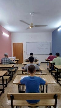 مستقبلك يبدأ بقرار صح.. ومكانك الصح هو مع الأستاذ مجيد الفياض  المتميز...